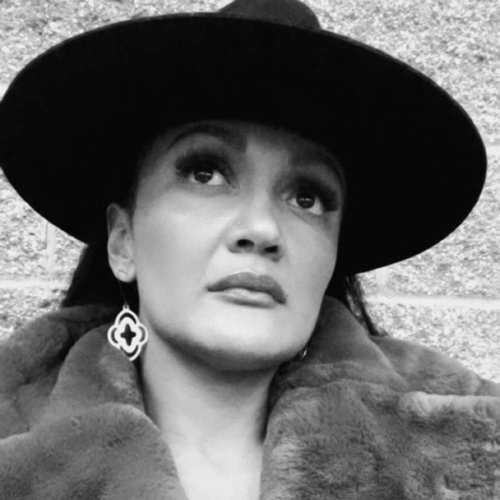 Meet your Posher, Mistie